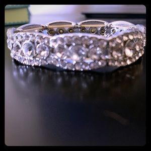 Clear stone stretch bracelet!
